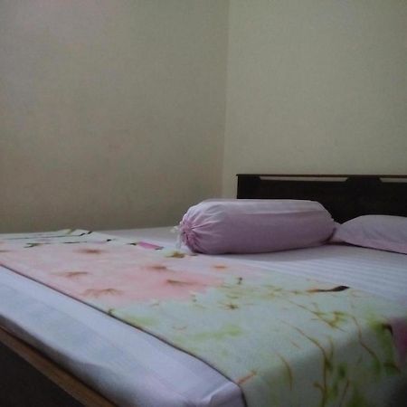 Siola Hotel Лабуан-Бахо Экстерьер фото
